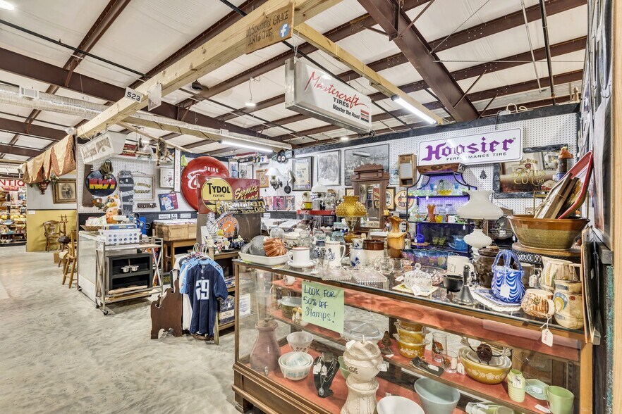 More Photos Of 2120 Old Highway 431 S, Greenbrier Freestanding For Sale