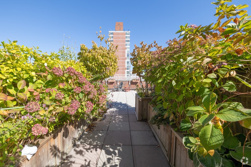 More Photos Of 401 E 74th St, New York Apartments For Lease