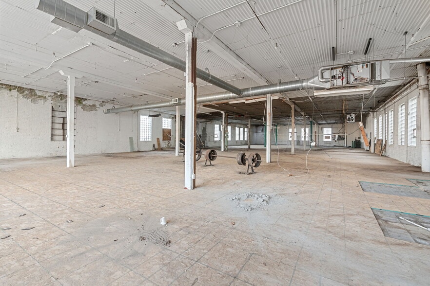 More Photos Of 731 E 14th St, Minneapolis Storefront Retail Office For Sale