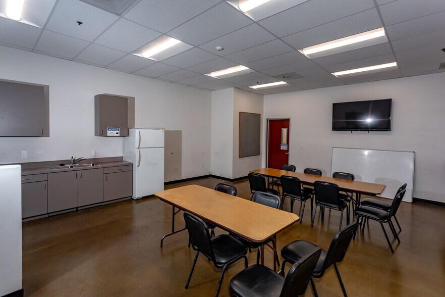 More Photos Of 10730 Bell Ct, Rancho Cucamonga Warehouse For Lease