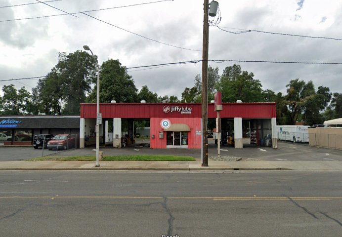 Primary Photo Of 905 Hartnell Ave, Redding Auto Repair For Sale