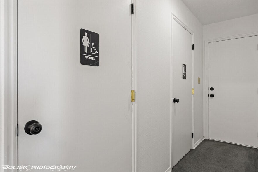 More Photos Of 320 E Old Mill Rd, Mesquite Office For Sale