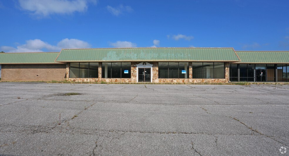 More Photos Of 5422 McClellan Blvd, Anniston Freestanding For Lease
