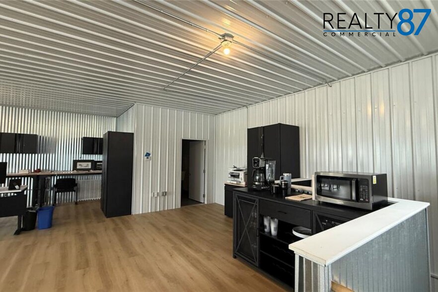 More Photos Of 3230 Center Point Rd, Robins Flex For Lease