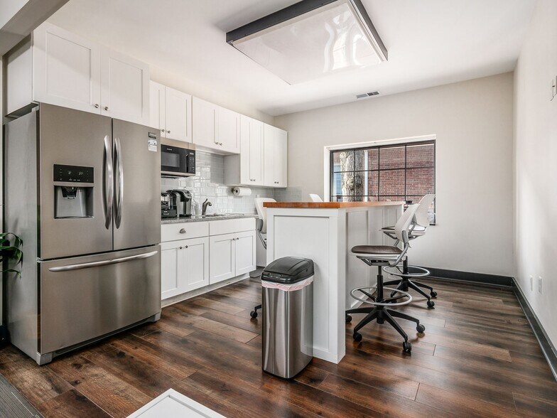 More Photos Of 1015 E Broad St, Columbus Office Residential For Lease