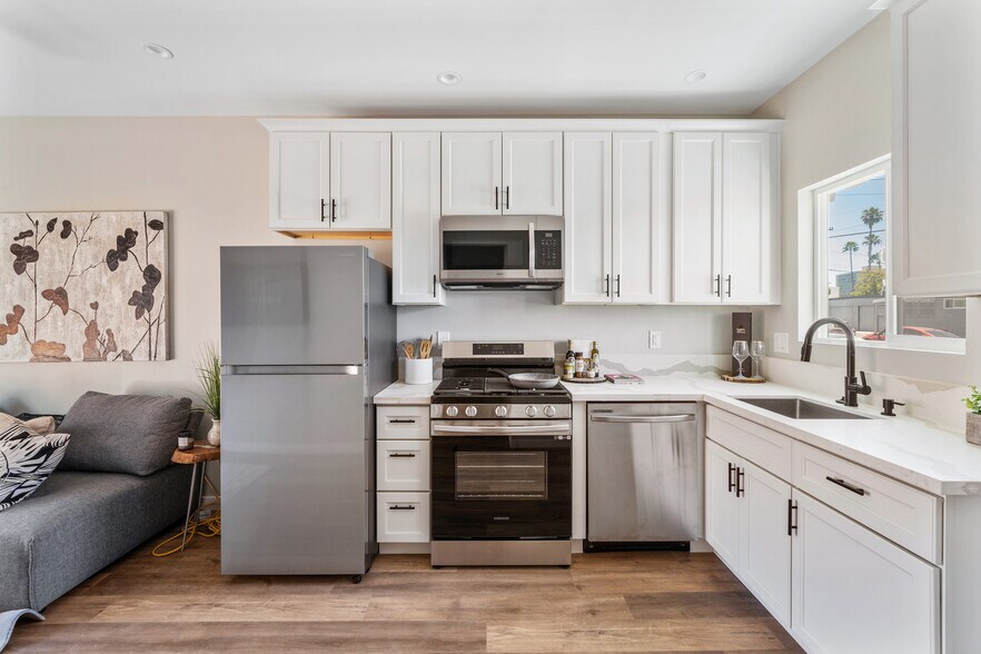 More Photos Of 4924-4926 Iroquois Ave, San Diego Specialty For Sale