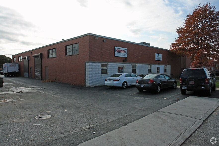 More Photos Of 159-165 Verdi St, Farmingdale Warehouse For Lease
