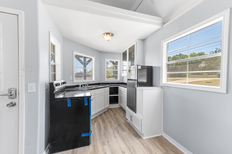 More Photos Of 9130 Rebecca Creek Rd, Spring Branch Specialty For Sale