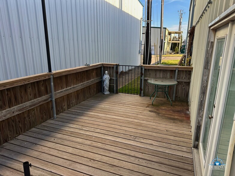 More Photos Of 122 Aviator Dr, Fort Worth Specialty For Lease