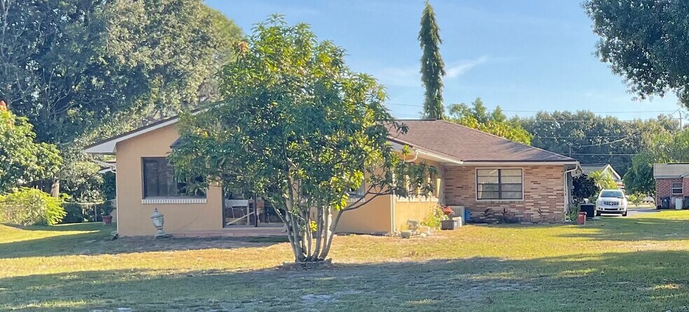 More Photos Of 1702 US 92, Auburndale Hotel For Sale
