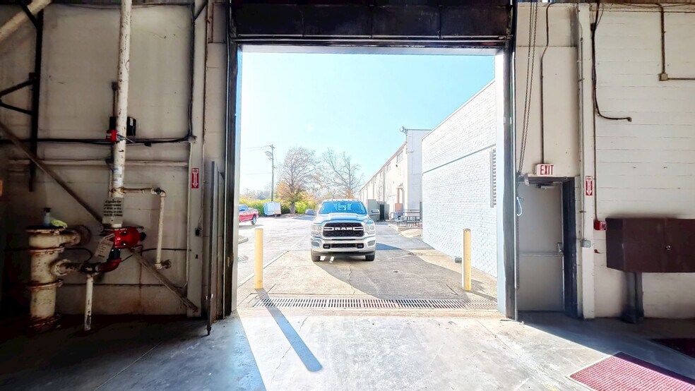 More Photos Of 10078 E Kemper Rd, Montgomery Unknown For Lease