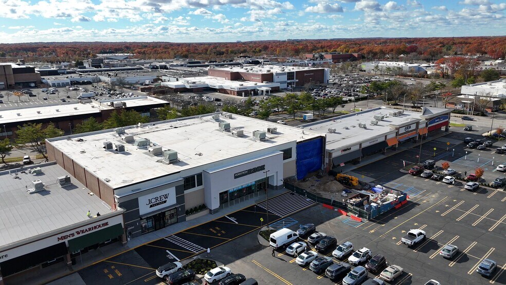 More Photos Of 2021-2093 Smith Haven Plz, Lake Grove Unknown For Lease