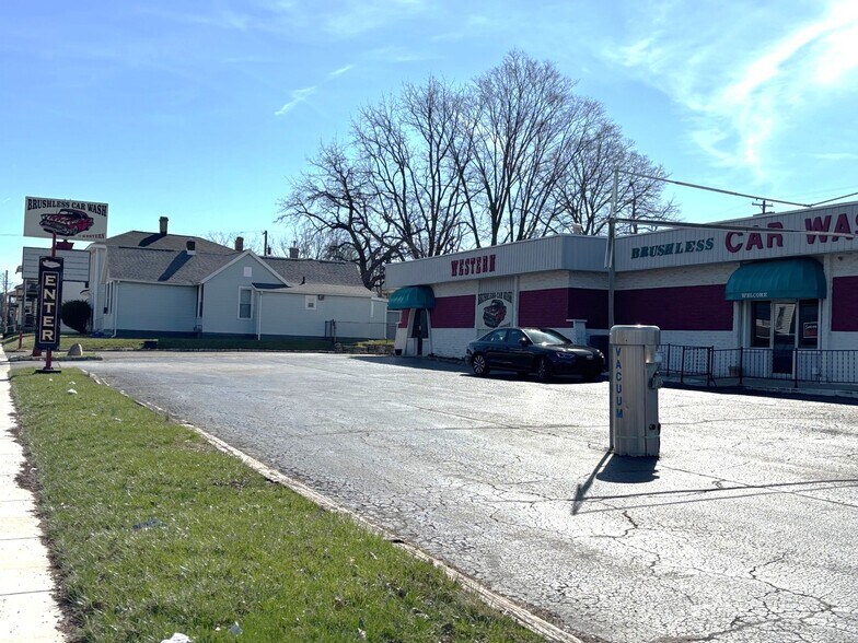More Photos Of 927 W Columbia St, Springfield Carwash For Sale