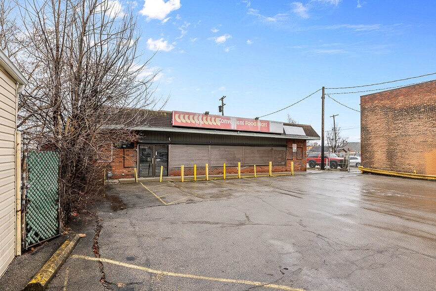 More Photos Of 7123 Lorain Ave, Cleveland Freestanding For Lease