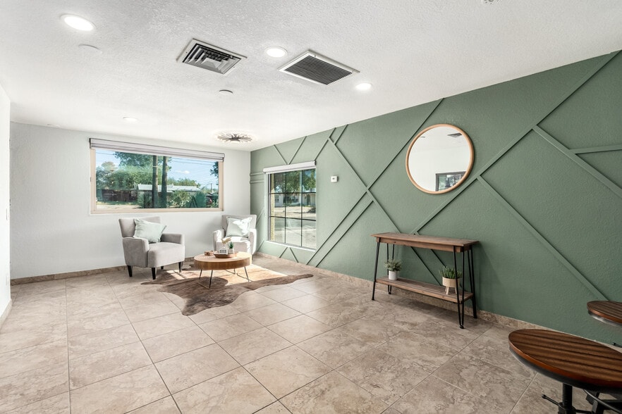 More Photos Of 727 N Swan Rd, Tucson Office For Sale