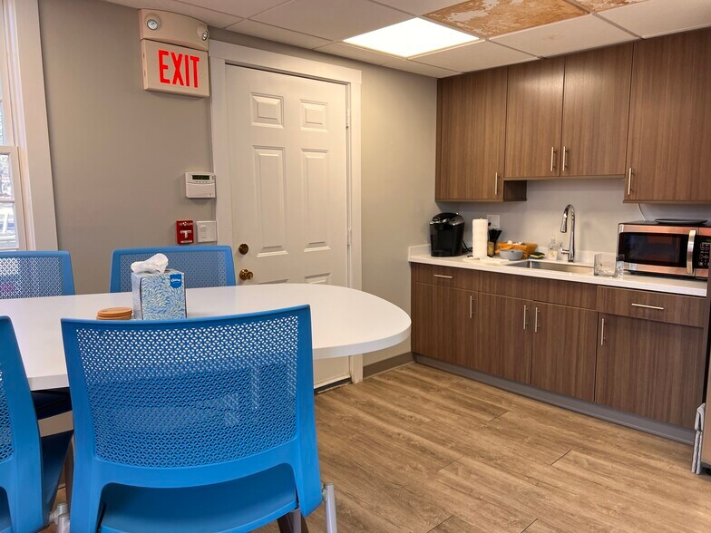 More Photos Of 16 long sands Rd, York Medical For Lease