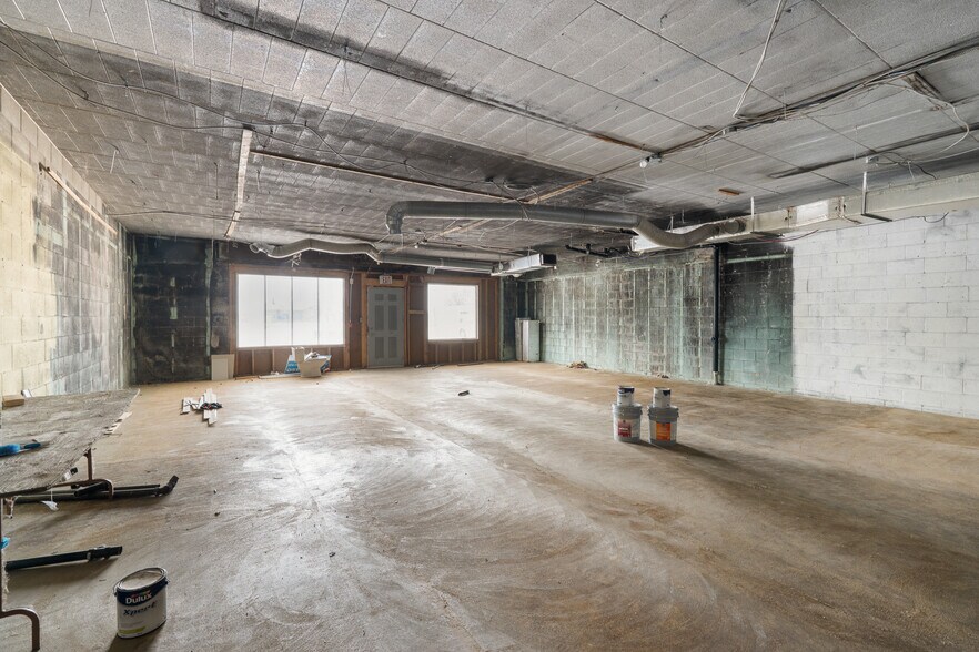 More Photos Of 2024 Dufferin Av, Wallaceburg Apartments For Sale