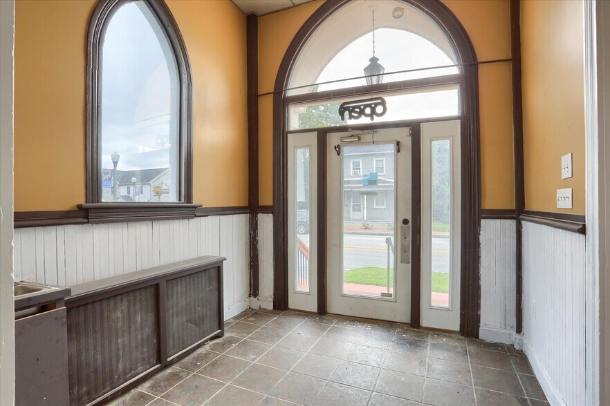 More Photos Of 5948 Linglestown Rd, Harrisburg Restaurant For Sale