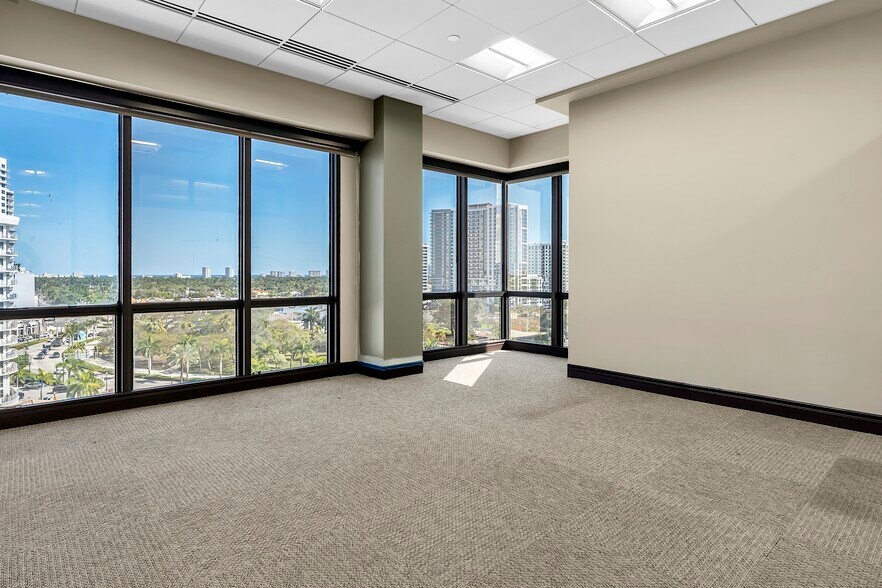 More Photos Of 1909 Tyler St, Hollywood Office For Lease