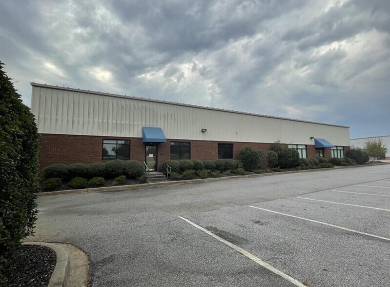 More Photos Of 615 McGee Rd, Anderson Showroom For Lease