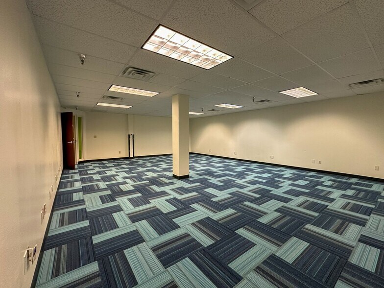 More Photos Of 806 Willowcreek Dr, Jacksonville Warehouse For Lease