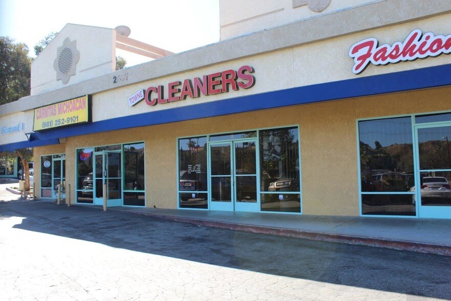 More Photos Of 26970-26974 Rainbow Glen Dr, Santa Clarita Freestanding For Lease