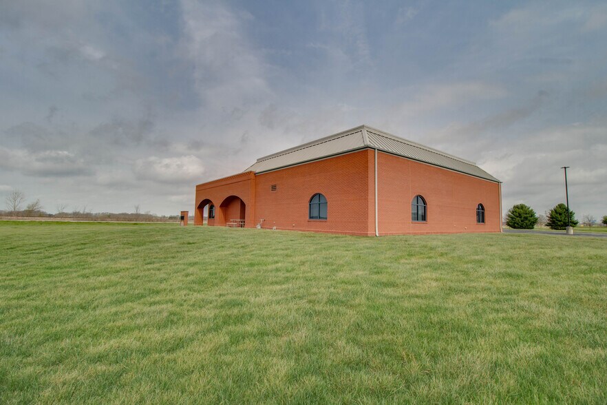 More Photos Of 18400 Shipman Rd, Carlinville Schools For Sale