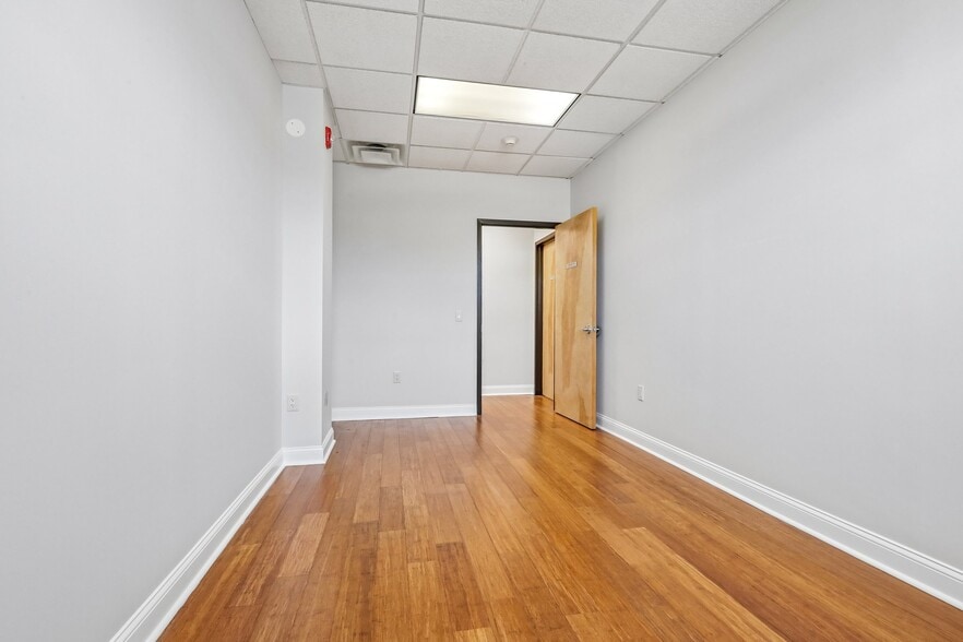 More Photos Of 92 Union Ave, Cresskill Office For Sale