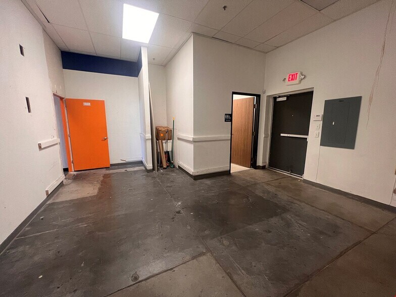 More Photos Of 525-785 W Craig Rd, North Las Vegas Unknown For Lease