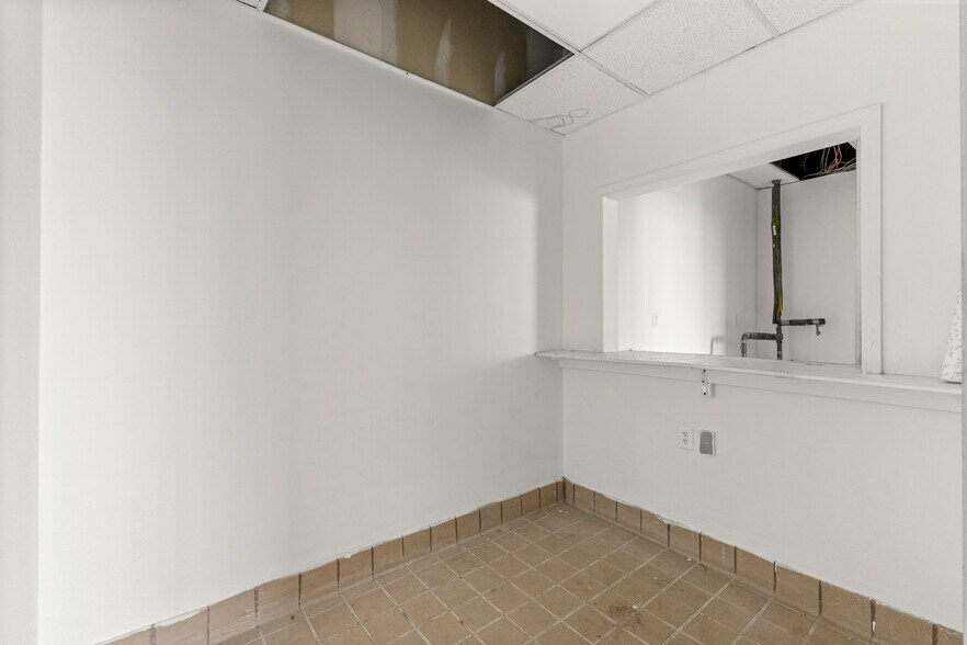 More Photos Of 2300 S Schaefer Hwy, Detroit Storefront For Sale