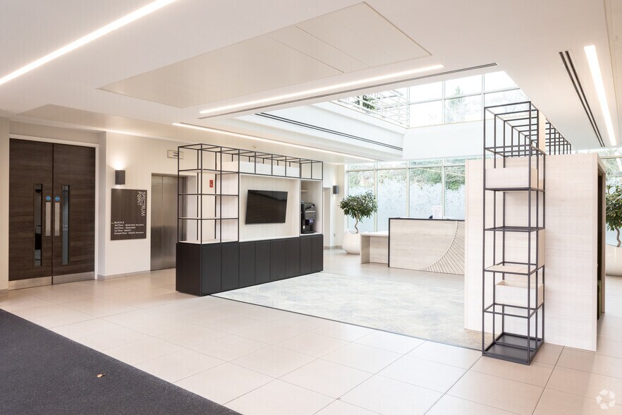 More Photos Of 279 Farnborough Rd, Farnborough Office For Lease