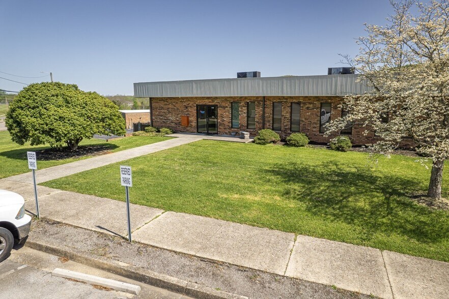 More Photos Of 122-132 Jefferson Ct, Oak Ridge Office For Sale