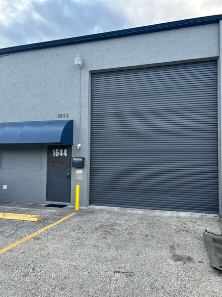 More Photos Of 1624 SE Village Green Dr, Port Saint Lucie Warehouse For Lease