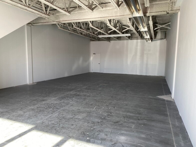 More Photos Of 16135-16157 142nd St, Edmonton Industrial For Sale