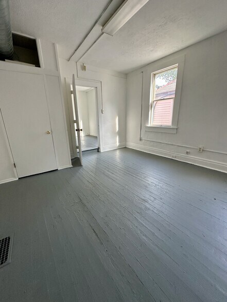 More Photos Of 1015 E Carson St, Pittsburgh Storefront Retail Office For Sale