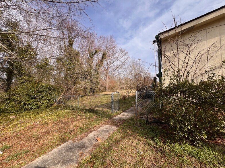 More Photos Of 3268 - 3244 River Fork Rd, Waterloo Bar For Sale