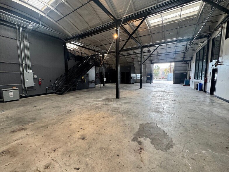 More Photos Of 800-808 E Washington Ave, Santa Ana Warehouse For Lease
