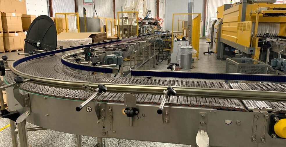 More Photos Of 431 Ch Du Lac-Clair, Senneterre Manufacturing For Sale