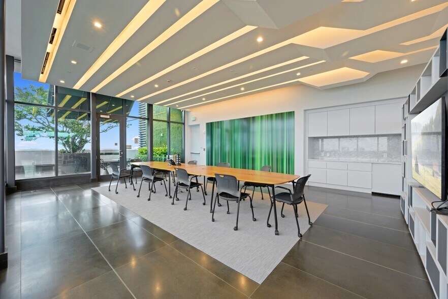 More Photos Of 19790 W Dixie Hwy, Aventura Office For Lease