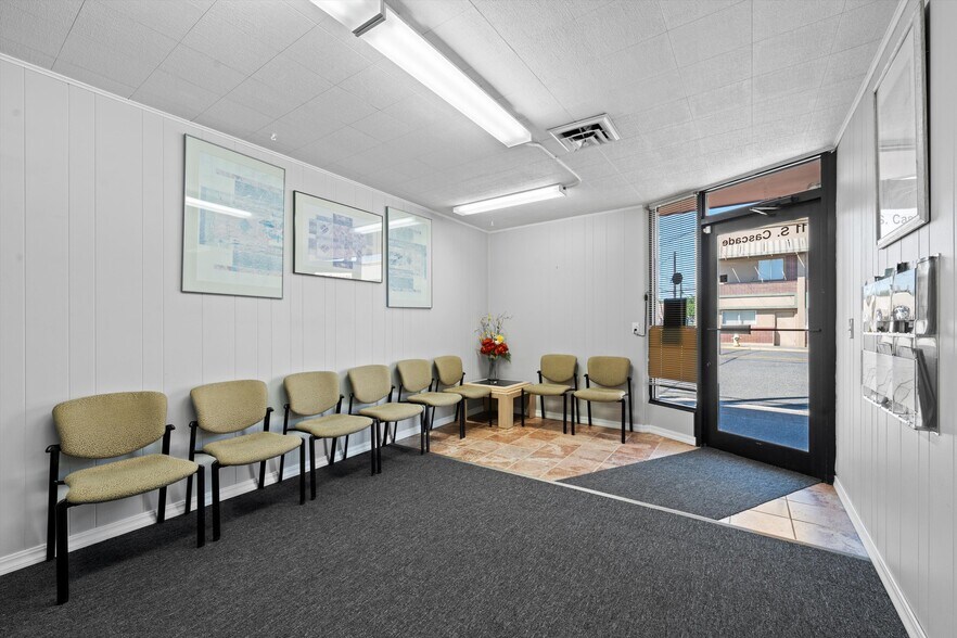 More Photos Of 11 S Cascade St, Kennewick Office For Sale
