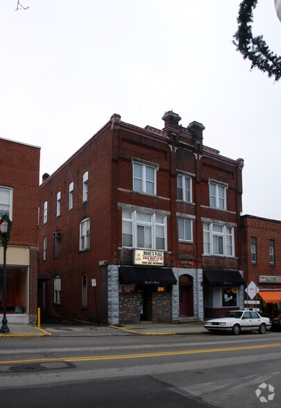 More Photos Of 512-514 W Main St, Mount Pleasant Storefront For Lease
