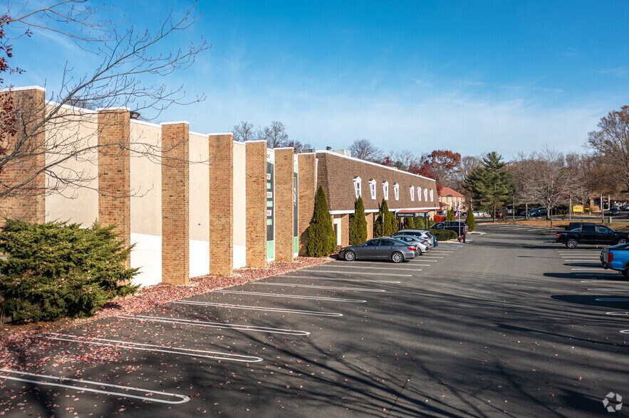 More Photos Of 8 Cornwall Ct, East Brunswick Freestanding For Lease