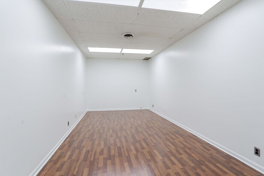 More Photos Of 2334 Production Dr, Indianapolis Warehouse For Lease