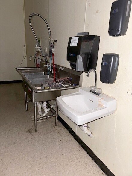 More Photos Of 898 NE Alsbury Blvd, Burleson Convenience Store For Sale