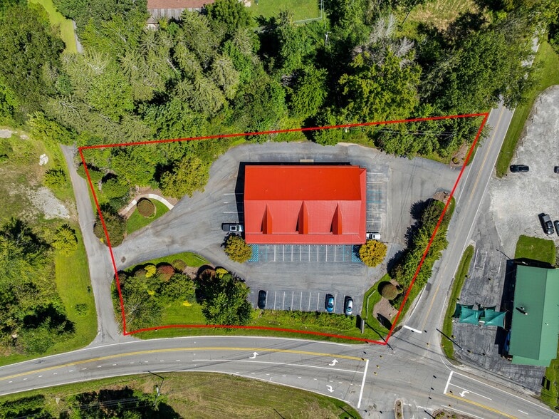 More Photos Of 271 Old Barn Rd, Hendersonville Medical For Sale
