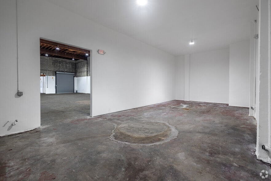 More Photos Of 5701-5709 S San Pedro St, Los Angeles Manufacturing For Lease