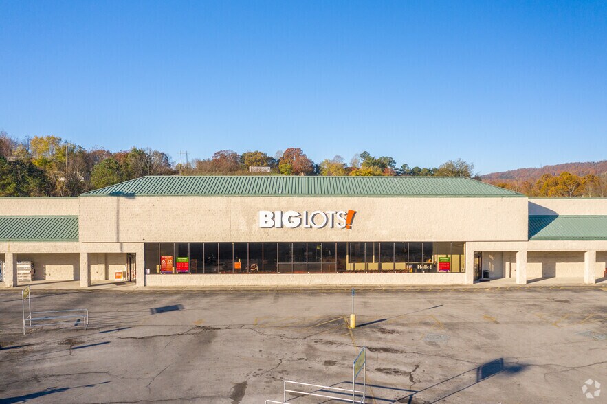More Photos Of 1436-1496 N Gateway Ave, Rockwood Unknown For Lease