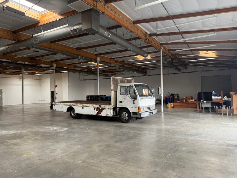 More Photos Of 1014 Griswold Ave, San Fernando Warehouse For Lease