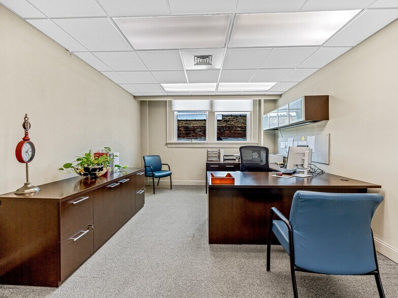 More Photos Of 401 N Main St, Hendersonville Storefront Retail Office For Sale