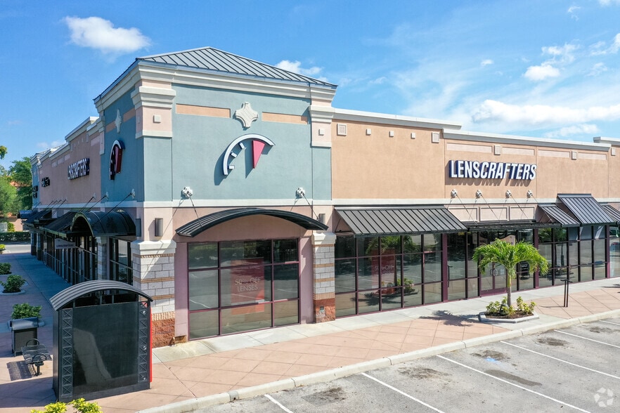 More Photos Of 303-881 N Alafaya Trl, Orlando Unknown For Lease